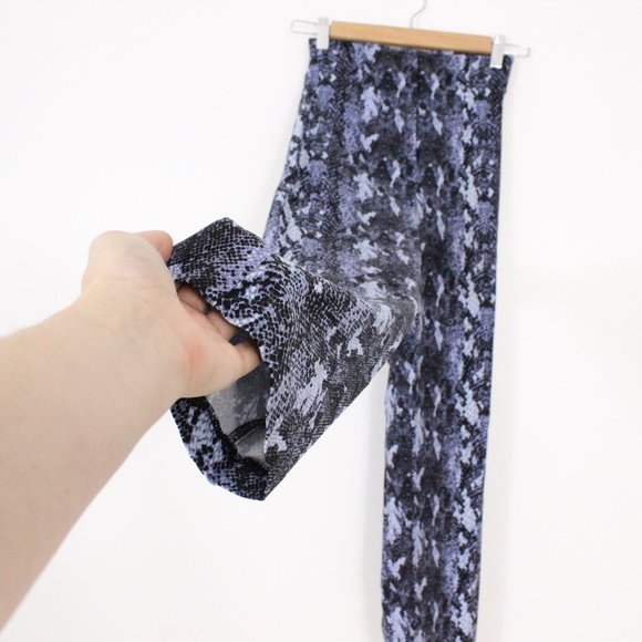 *Dynamite Blue Snake Skin Legging Pant - Picture 4 of 5